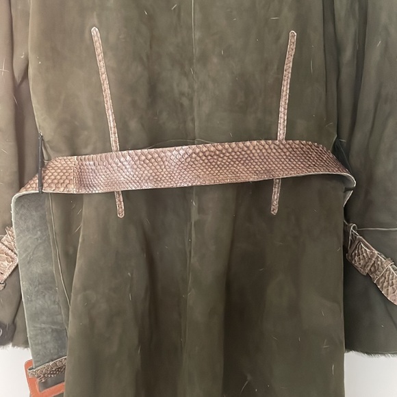 Olive green shearling coat,w/ snake trim, and fur collar- square button closure. - Picture 6 of 8